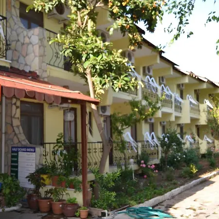 Patio Hotel 2*